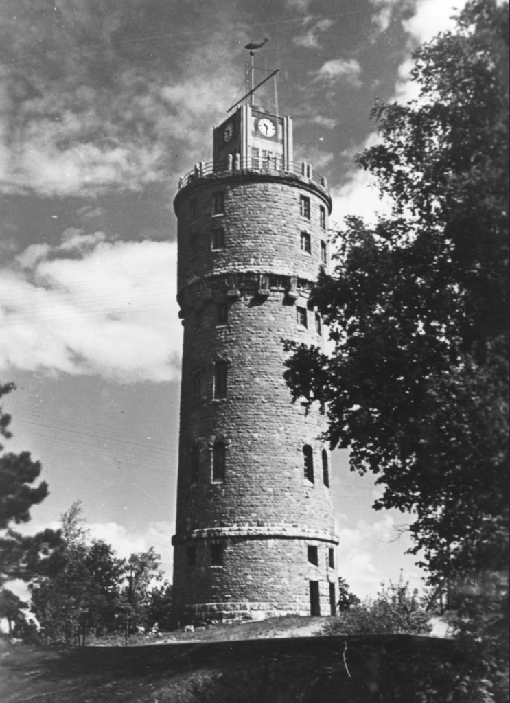 Hangon vanha vesitorni. Hangös gamla vattentorn. The old water tower of Hanko.